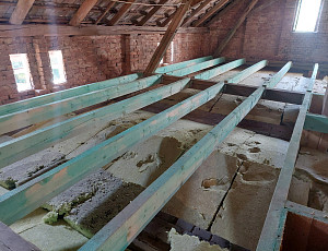 Zateplení rodinného domu pomocí foukané izolace